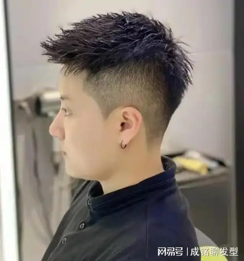 男生短发,两边剪短中间打薄,精干利落又阳光帅气|发型|脸型|刘海|寸头