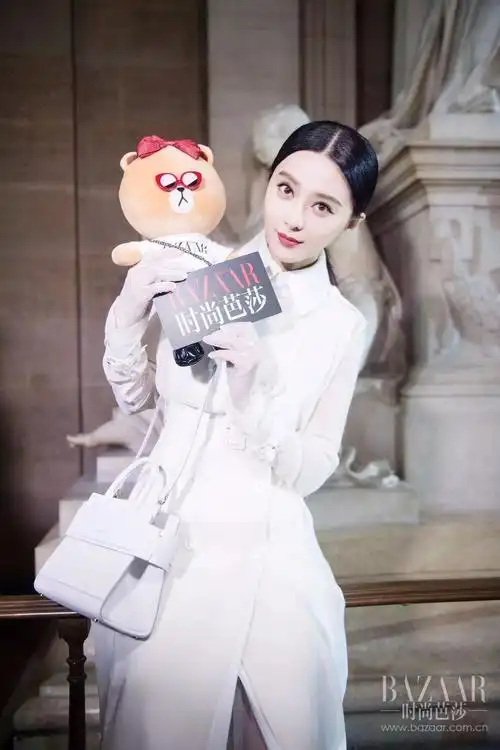 范冰冰带大黑牛的心与givenchy共赴浪漫月球自由狂想回望美丽的地球