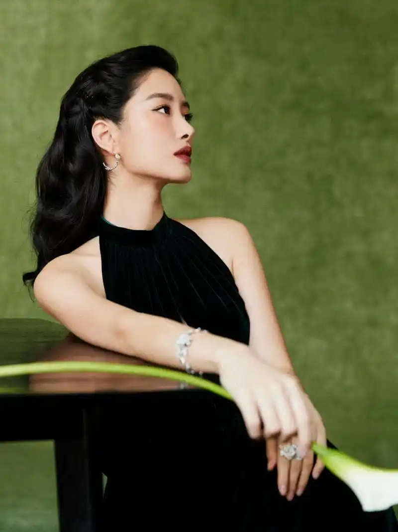 杨采钰气质写真#明星生图大赏