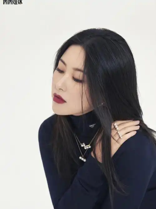 演员朱珠withprada