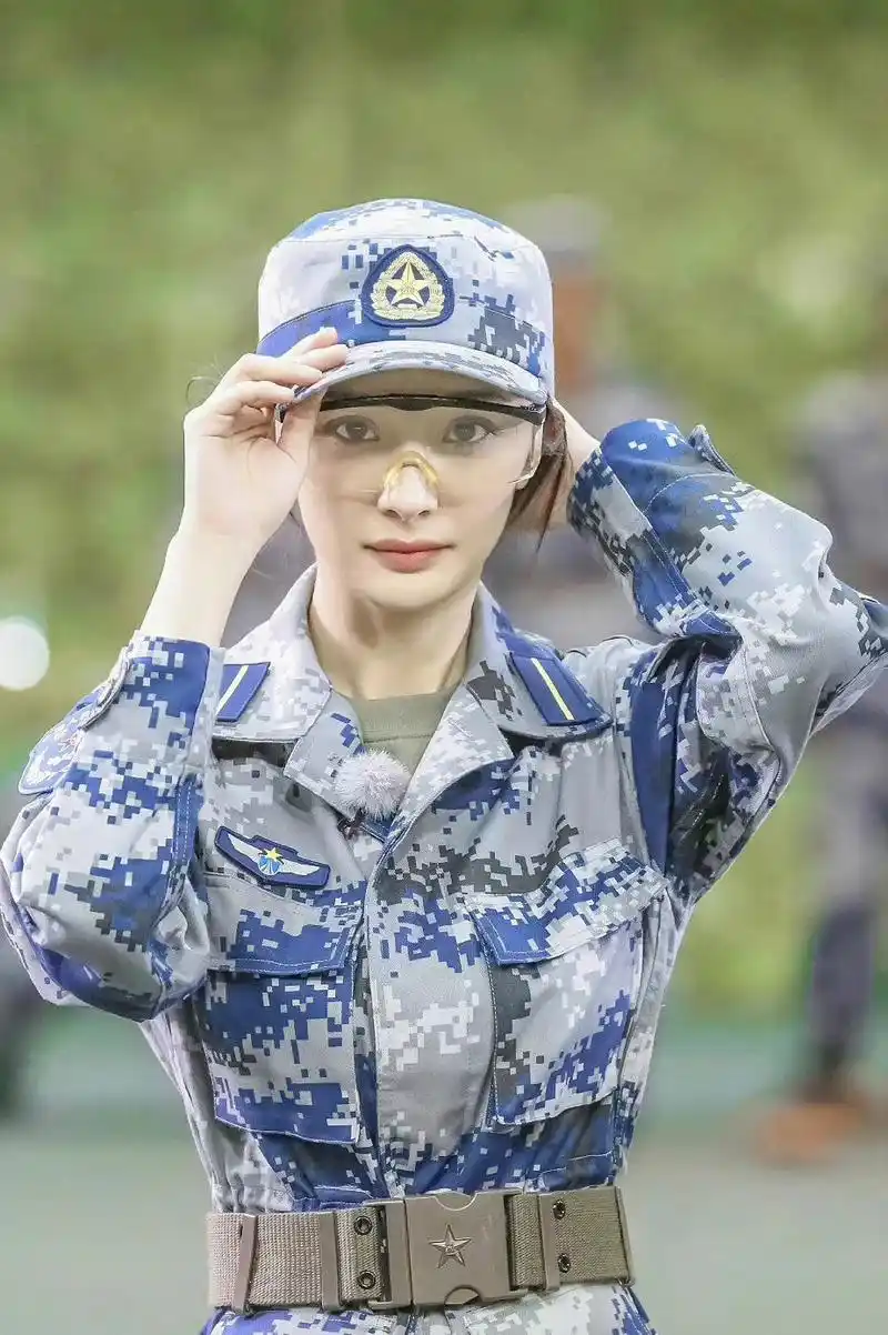 《真正男子汉》里面的杨幂,素颜状态真的好漂亮!