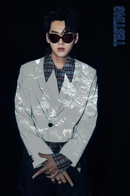 吴亦凡墨镜时尚酷帅图片