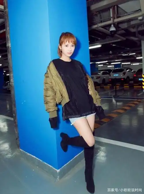 杨紫为赶时髦"豁出去了",一头金发堪比整容,"毒汁靴"太时尚