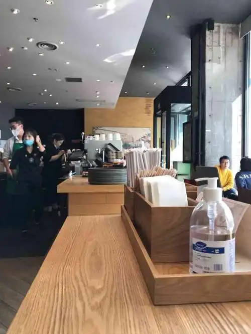 星巴克(沈阳中街新玛特店)-"星巴克咖啡是一家很好的饮品店,就是价位