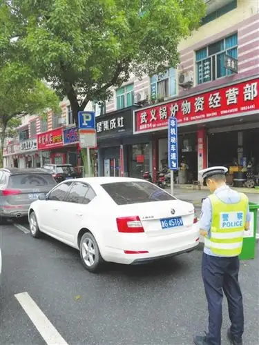 所有标志标线都清晰完整,这是近期在县城东升路,大桥南路等处见到的