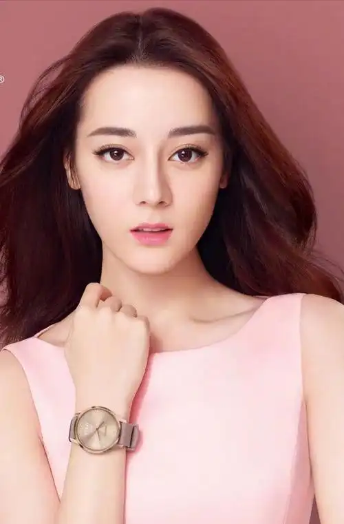 当红花旦迪丽热巴写真:时尚靓丽,美艳绝伦!