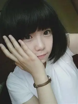 有没有初中生的女生的照片,漂亮一点的,不要非主流的,普通的,谢谢各位