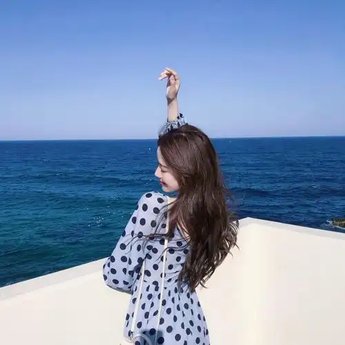 海边女头 意境 阳光 墨镜 夏日面向阳光背影女生头像清新头像海边