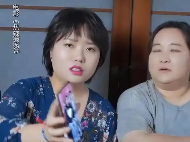 瘦百斤后的贾玲算不算大美女,看看她和张小斐谢楠的合照就知道了