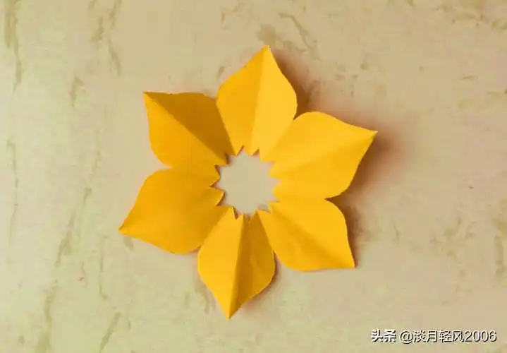 剪窗花步骤图(最简单)(最简单的剪纸花)