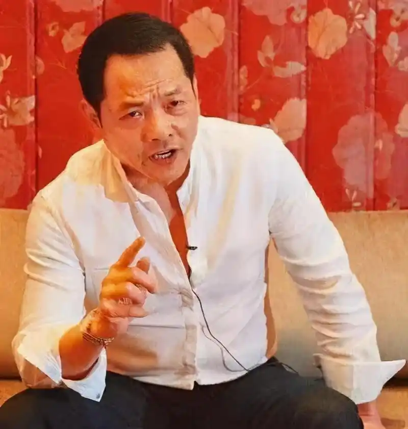 当年向华强进军澳门赌业,被地头蛇崩牙驹轮番阻挠,无奈退出_手机搜狐