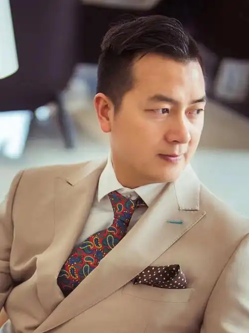 领带是成熟男人的标志温州西装定制