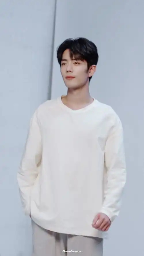 肖战#[貓人]#肖战猫人全球品牌代言人#    撅嘴就是要亲亲