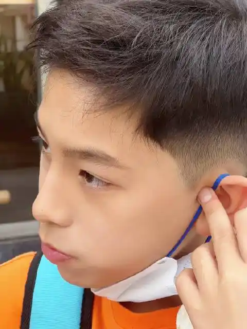 萌娃超话大哥剪了新发型去拍证件照了这个新发型 你们爱了吗71#宝藏