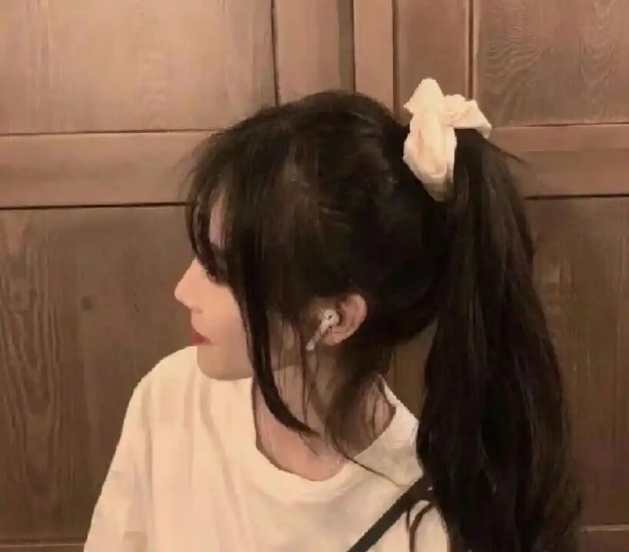 超好看的女生侧脸头像!