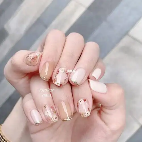 美甲分享  #夏天美甲  #花朵美甲  #花环美甲  #裸色系美甲  #浅色