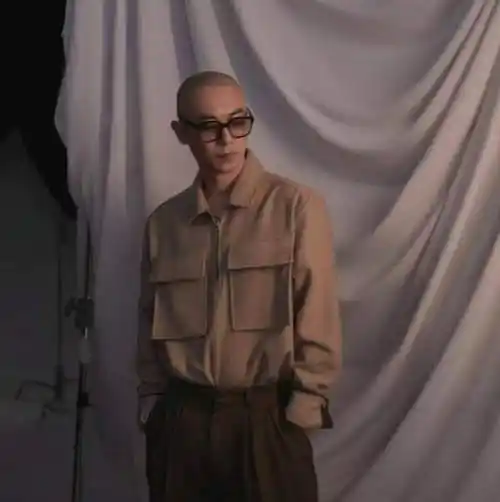 胡歌痞气,徐海乔诡异,朱亚文时尚,男星光头造型差异大_腾讯新闻