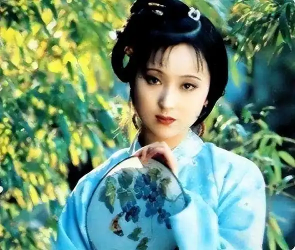 《红楼梦》幕后故事,3万人竞争林黛玉,欧阳奋强为演贾宝玉整容