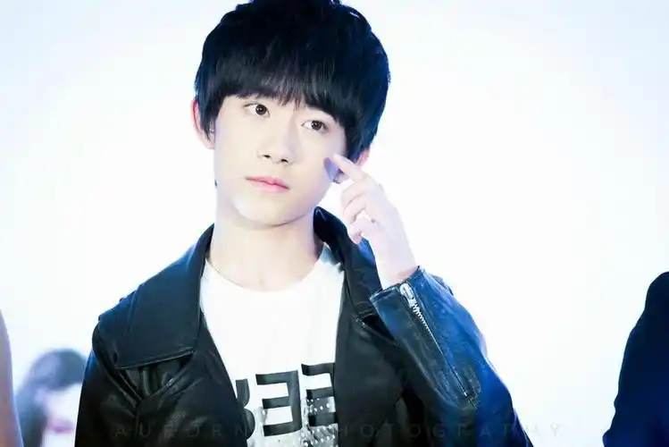 易烊千玺——看月亮爬上来 - mono猫弄