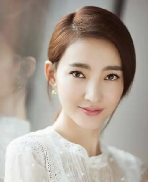 王丽坤的7张照片,美不美看身材就知道了,是真美!