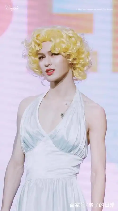 朱正廷扮演的玛丽莲梦露简直出神入化,原本就深邃像混血的五官有着得