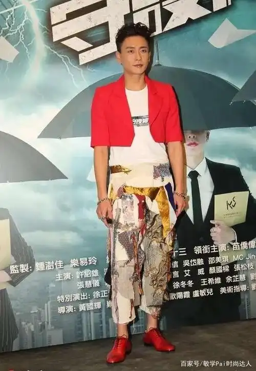 tvb当红小生黄宗泽,40岁香港男神,港风穿搭,帅气太迷人!