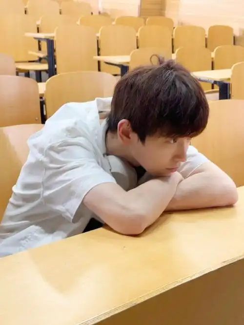 彭昱畅 窝囊废赛道特型演员##电影我们一起摇太阳