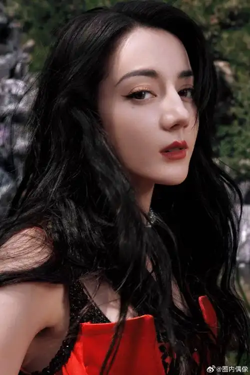 迪丽热巴美得好亮眼##迪丽热巴怒放的红玫瑰