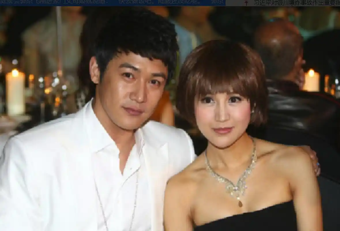 当年陆毅娶了鲍蕾,郭京飞娶了妹妹鲍莉.有一次两人去丈母娘家.