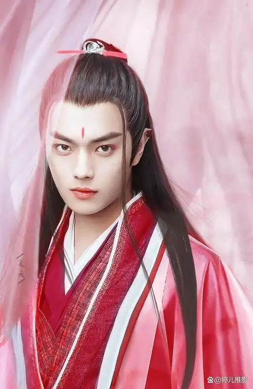 许凯,内地男演员,2013年以模特身份出道,虽然不是科班出身,但进入演艺