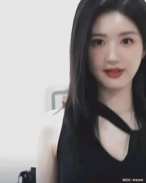 赵露思换了新发型简约清爽的黑短直发即刻化身清冷御姐