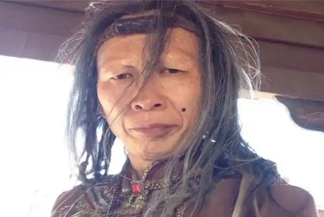 他曾经是黄晓明的同学 他长得"丑" 只能演反派 但现在女儿又白又漂亮