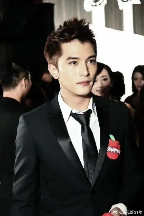 如果邱泽年轻十几岁去参加选秀得c位出道