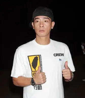 陈小春为什么能演好古惑仔,和他的经历有关,让人为他捏一把汗