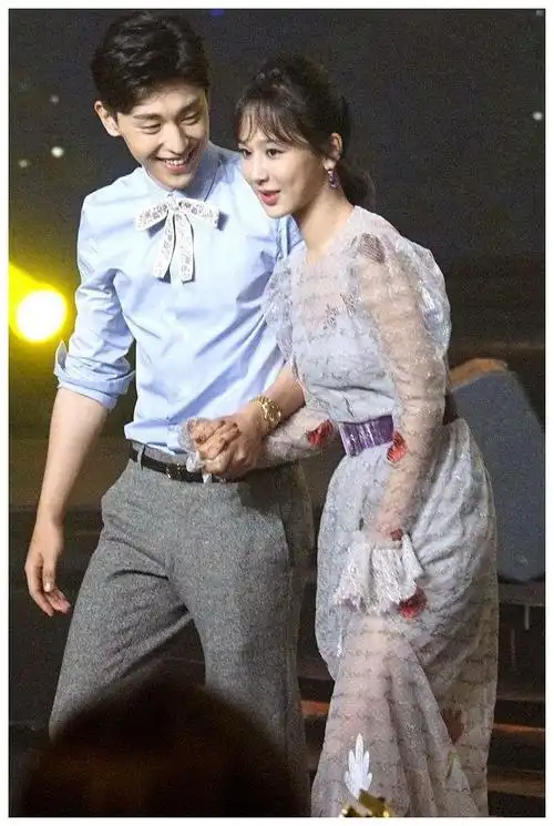 邓伦火锅店,不仅放着"媳妇"的成名作,连店名都取得那么有意义