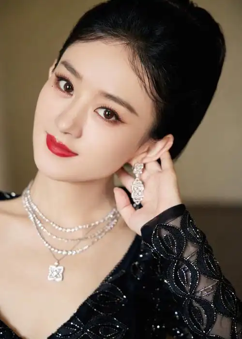 赵丽颖耳环好闪##赵丽颖芭莎红毯口红色号