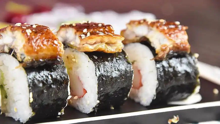 好吃又好看的鳗鱼寿司,招待客人也必不可少,撒上灵魂白芝麻真棒