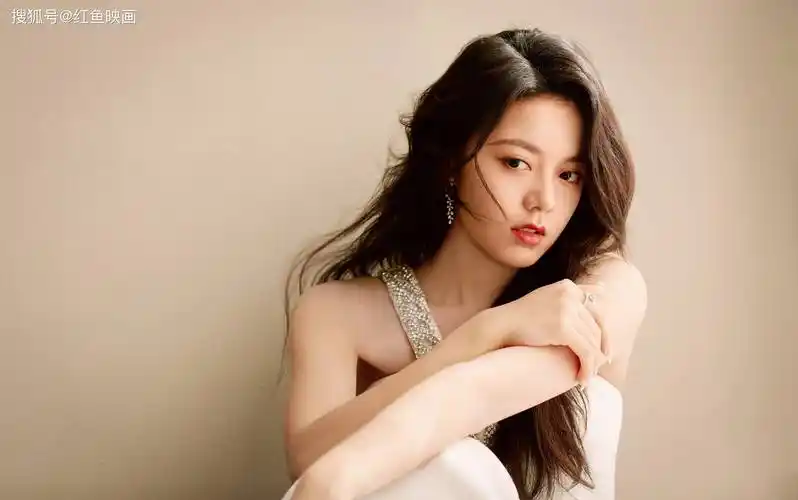 赵今麦 冬日焦糖妆写真