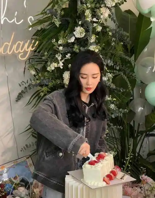 当刘诗诗和陈数同晒出生日合照时!