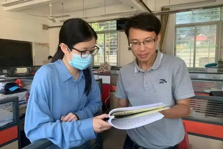 让后浪奔涌,不负韶华——泉州五中多举措助推青年教师培养