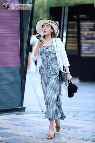 本公众号为皇城根五爷顶级原创街拍自媒体原创街拍摄影博主皇城根五爷