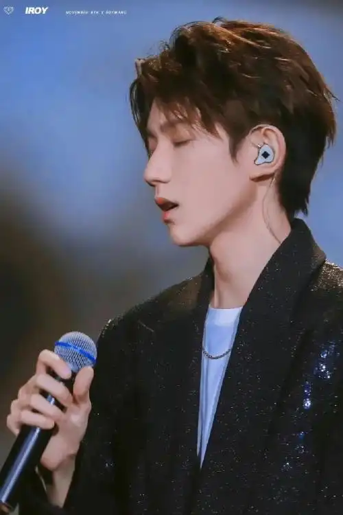 王源2021年央视中秋晚会颜值top就是好看