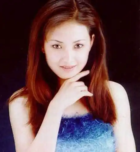 牛莉军艺到嫁大款 曾因射击入国家队