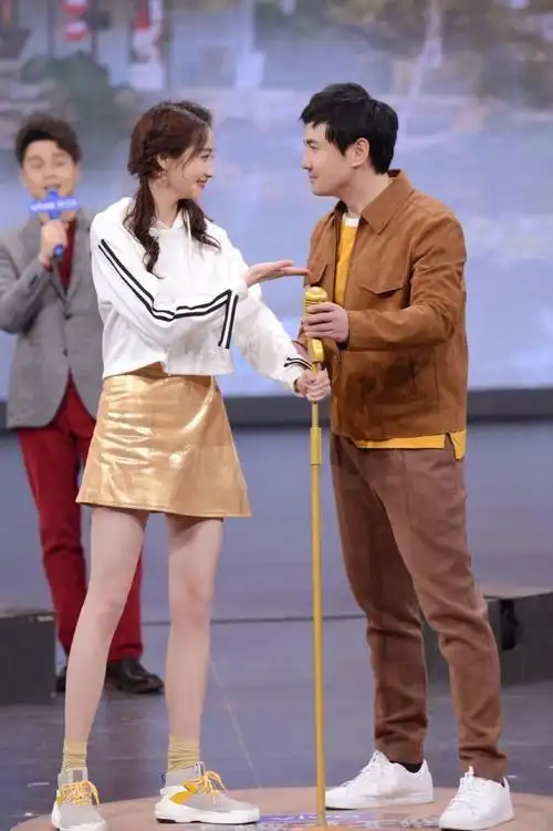 关晓彤的高腰线穿法要被科普了与180沈腾同框腿长出戏