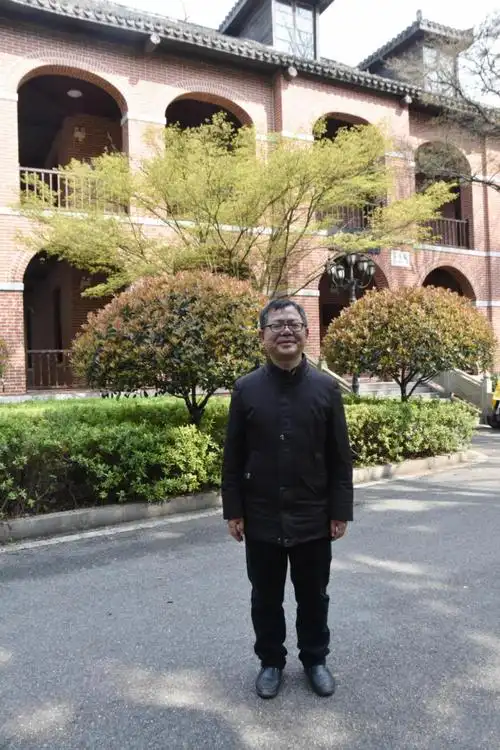 中共党员,正高级教师,醴陵市来龙门街道实验小学党总支副书记,醴陵市