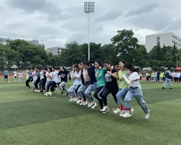 第十四届运动会——学生女子组多人多足