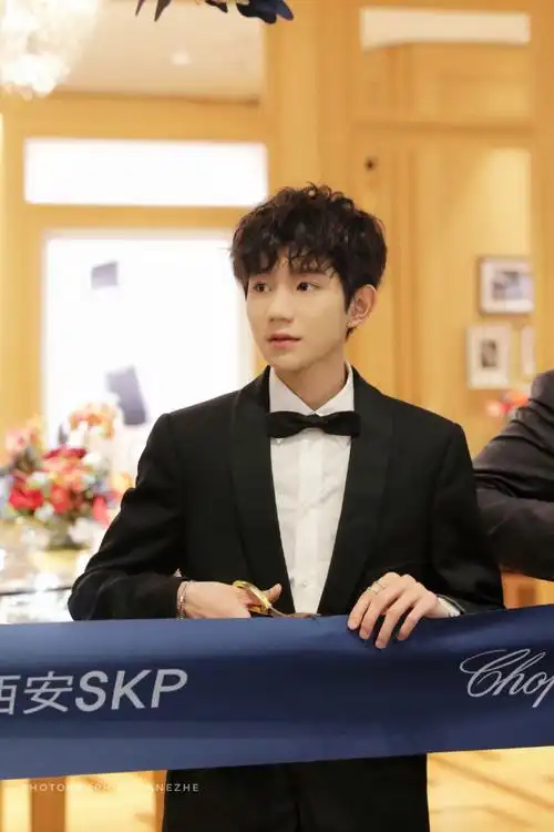 2019年7月25日在西安skp参加萧邦活动的小源#王源粉丝育苗专用##王源