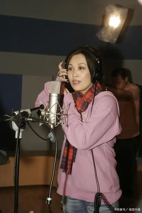 实际上,那英并没有被抓,而是在国外陪伴孩子读书.然而,由于那英家