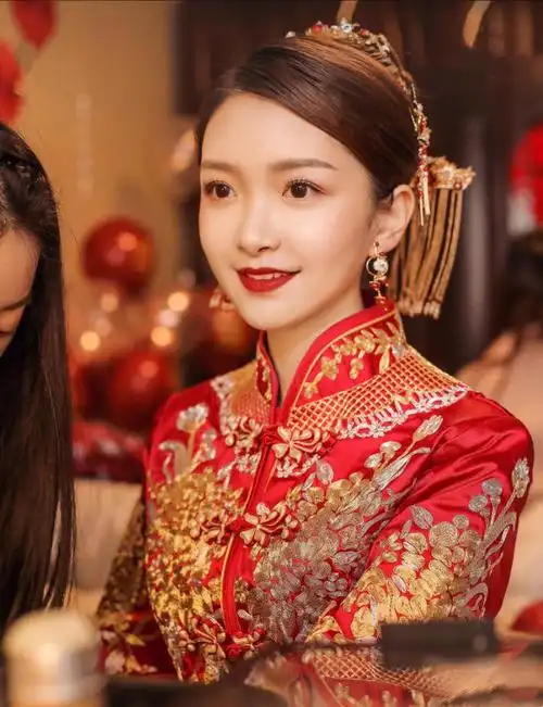 全国初心精品婚纱定制-初心家新娘婚礼当天照片超美,明星同款秀禾错不