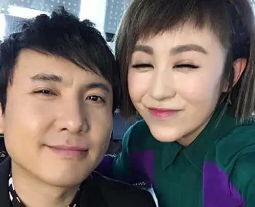 马丽罕见秀恩爱晒老公视角美照,网友:马丽居然能这么小女人?